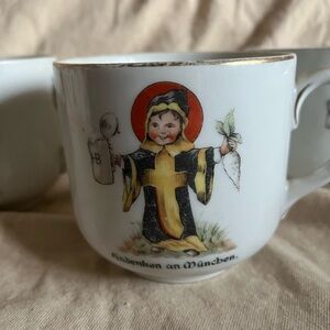 Post WWII Munich Germany visitors cups. a set of 2 vintage large cups